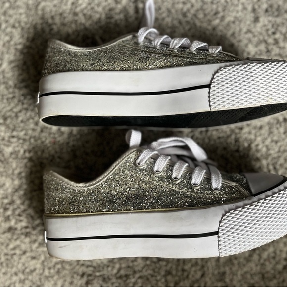 NWOT AIRWALK SILVER SPARKLE SNEAKERS, Non Marking - Picture 2 of 5